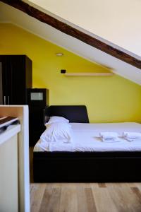 Simple apartment a stones throw from Porta Susa
