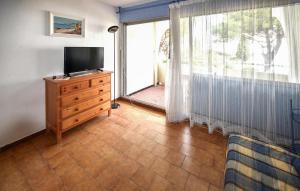 1 Bedroom Beautiful Apartment In Le Grau-Du-Roi