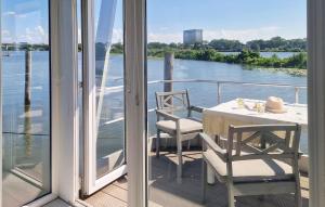 2 Bedroom Amazing Ship In Amsterdam
