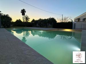 Villa Garden Chic con piscina a 500 metri dal mare