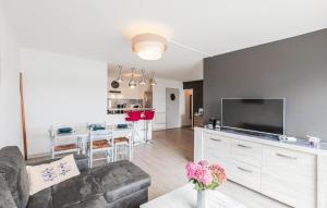 2 Bedroom Amazing Apartment In Lezardrieux