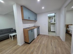 Apartments Lati