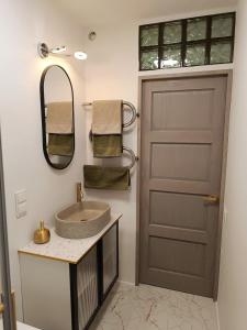 T44 Gold Studio