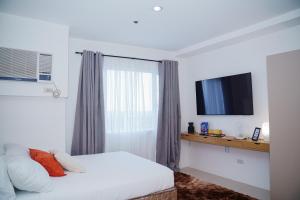 2 bedroom suite sleeps 8 in Central Bacolod