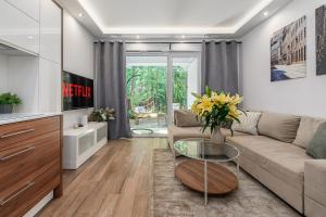 Lumina I 2BR Apartment with Two Patio I Parking
