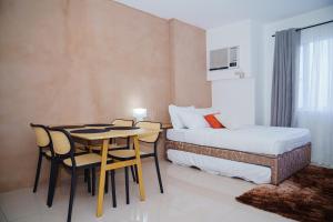 2 bedroom suite sleeps 8 in Central Bacolod