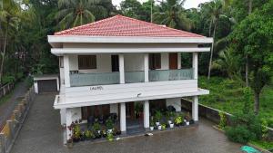 Laurels Retreat by Excoka - Riverside Escape