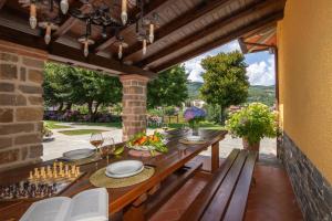 Villa Marinelli with private pool, hot tub and garden, Tuscany