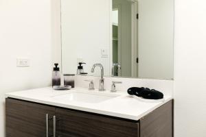 Modern Stay Hollywood