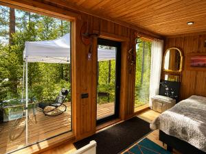 Forest Lodge Hot Tub Lake View Alpaca & Deer Park