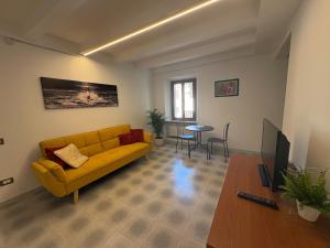 Carducci Home