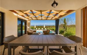 Lovely Home In Zerava