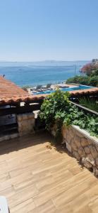 Apartment with pool and beach