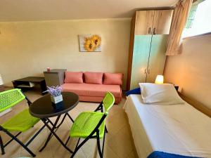 Comfortable Studio in Summer Breeze