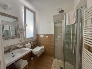 White Suite & Apartments