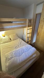 Appartement 4-6 personnes à Valmeinier 1800 résa du samedi au samedi avec piscine intérieure chauffée