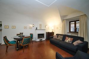 Pantheons Arch by BuddyRent