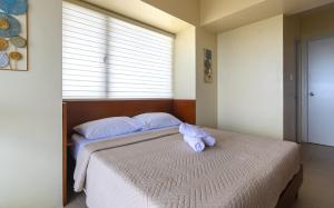 BalaiCo Tagaytay 12F 2BR w balcony TAAL view
