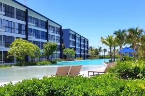 Baan Thew Talay Blue Sapphire