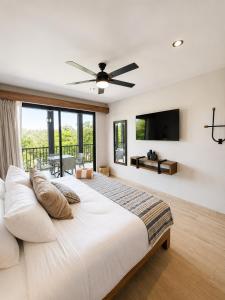 Hacienda 3BR Pool, Parking & Padel Heushaven