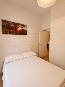 Central and Quite Flat with 2BDR, 2Bath, Self Checkin connected to Linate and Duomo in 5 mins