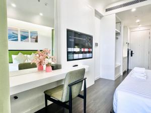 Hillside Sunset Apartment
