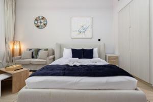 Spacious Studio with Balcony Pool Gym