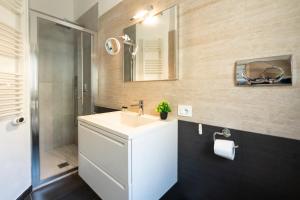 5 min walk to M1 metro - Private Suite - CityLife