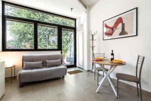 5 min walk to M1 metro - Private Suite - CityLife