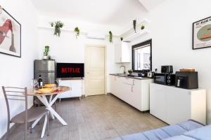 5 min walk to M1 metro - Private Suite - CityLife