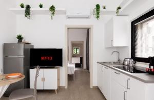 5 min walk to M1 metro - Private Suite - CityLife
