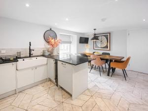 Mill House - Uk50646