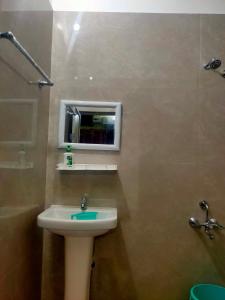 3bhk room 1ac 2non ac 2batroom