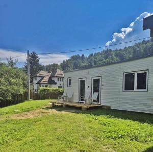 Pura Vida Mountain Glamping-tiny houses and tents