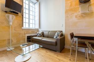 Appartement quartier St Michel climatisé près des quais avec parking