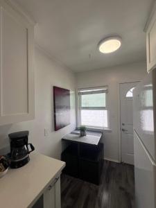Sherman Oaks Apt With Free Parking Near Universal Studios
