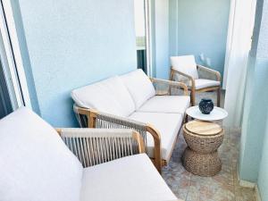 Romantic 3 Bedroom Apartment 3min from the beach