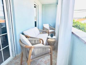 Romantic 3 Bedroom Apartment 3min from the beach