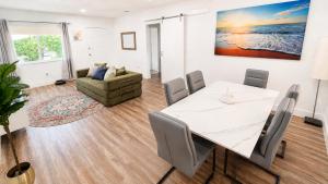 Modern Chic 2BR Retreat in Design District & Wynwood
