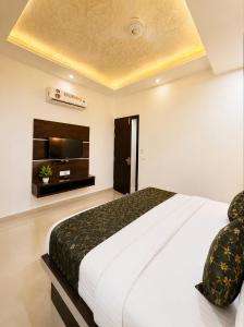 Hotel Star Palace -Affordable Premium Rooms Near Taj mahal