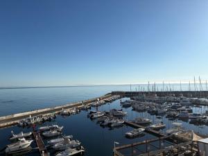 Appartement vue mer au calme en centre village