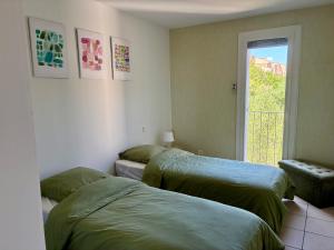 Appartement vue mer au calme en centre village