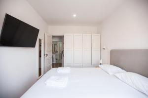 FLH Downtown Central Flat with Balcony