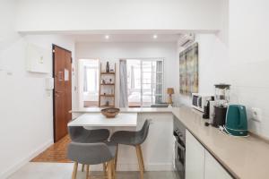 FLH Downtown Central Flat with Balcony