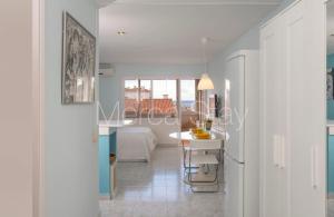 Beautiful studio with pool & sea views