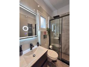 TT Luxury Homes I Helios - Sunny Studio with Yard