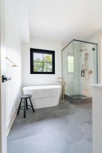 Twin Peaks - luxury ski in ski out holiday chalet