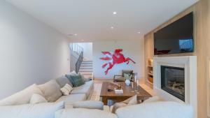 Twin Peaks - luxury ski in ski out holiday chalet