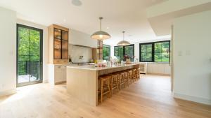 Twin Peaks - luxury ski in ski out holiday chalet