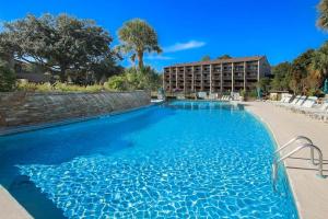 Beach Getaway with WiFi Pools Hot Tub & Ocean View